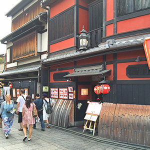祇園歓楽街「花見小路通」